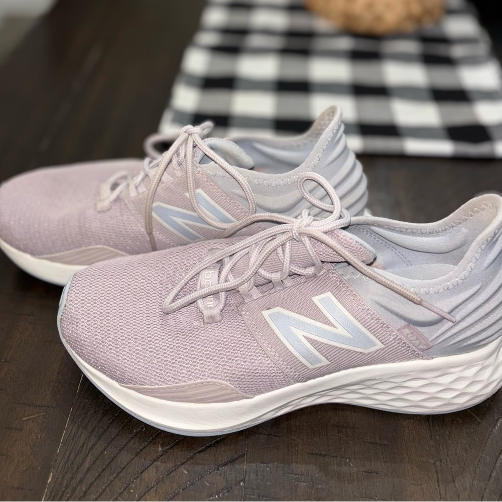 New Balance Women's ROAV athletic shoes - Picture 3 of 6